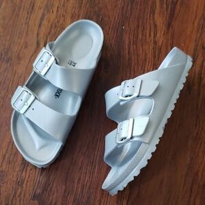Birkenstock Womens Silver Sandals Size 39 NEW Boho Chic Feminine Boho Casual